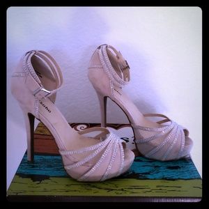 NIB Beige sparkly platform heels w/ ankle strap